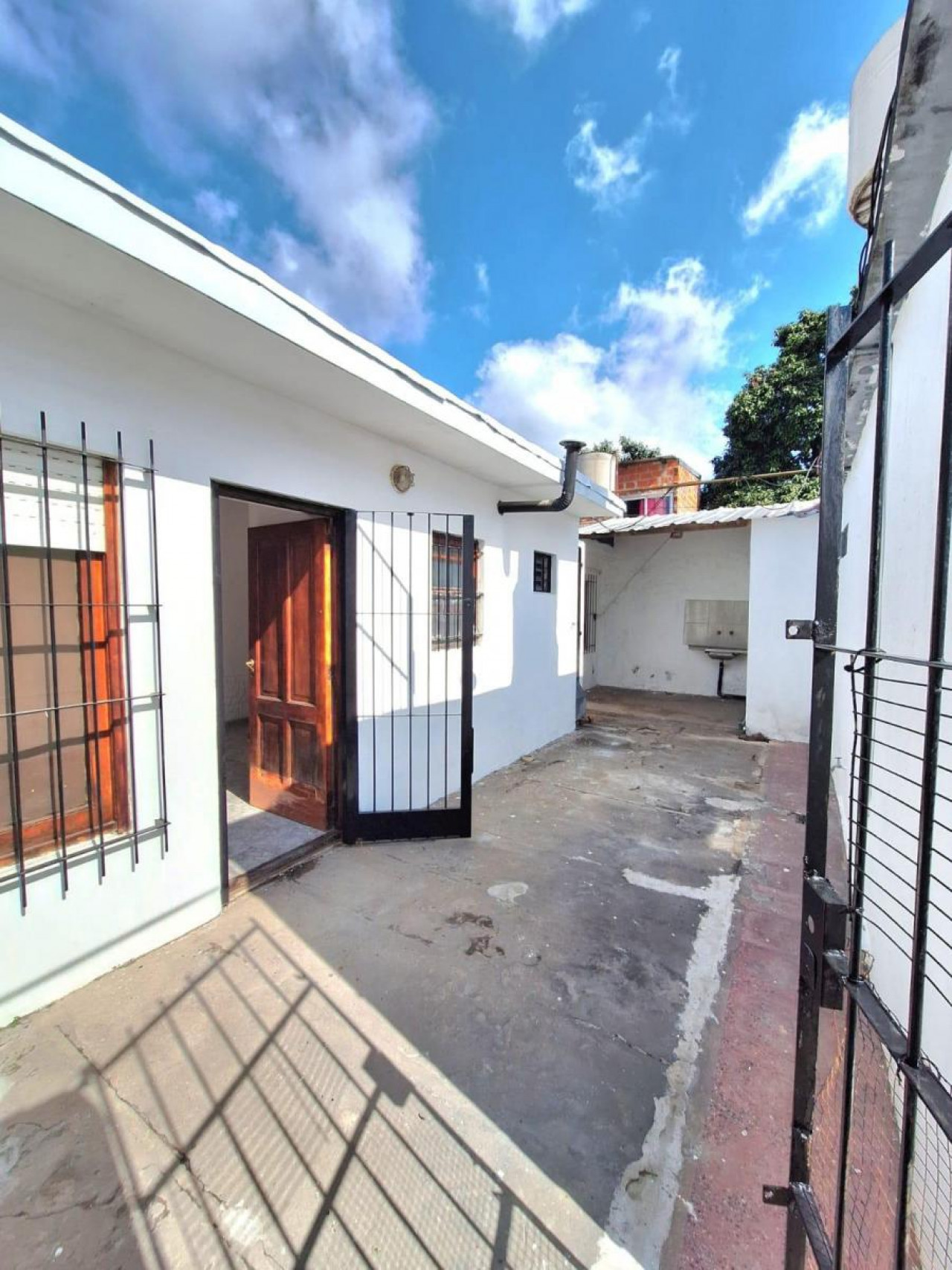Departamento con Patio Propio. - Sin Expensas. San Miguel