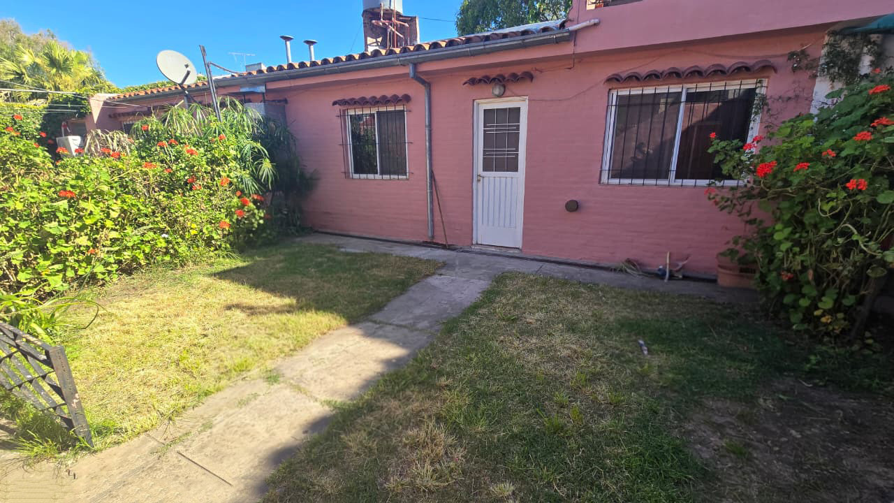 Departamento 2 ambientes con patio — Excelente ubicación en Muñiz