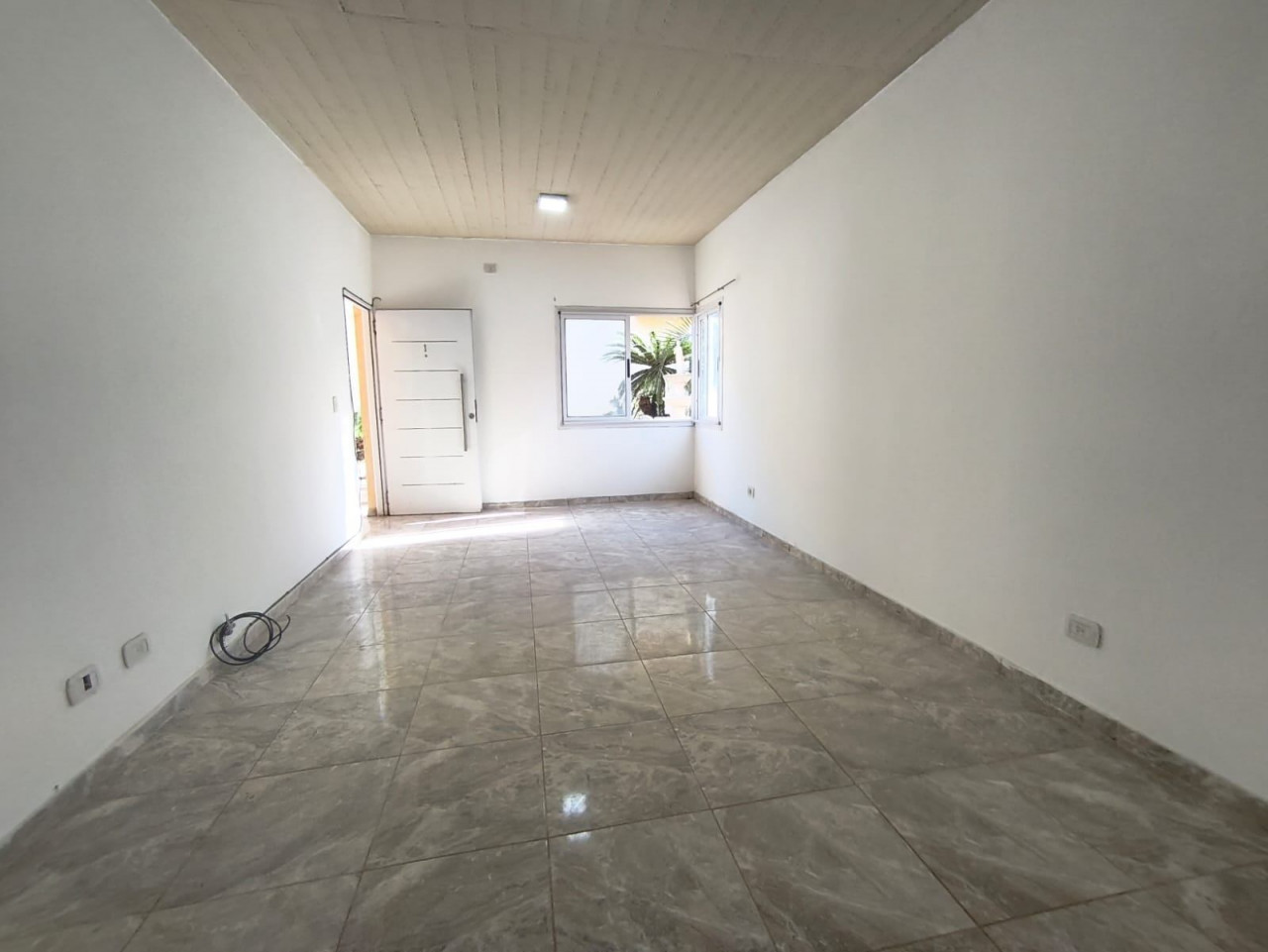 ¡Alquiler! Departamento de 2 Ambientes en planta alta en complejo en San Miguel