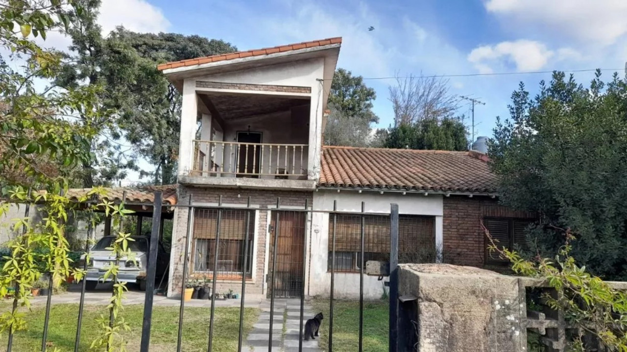 VENTA APTO CREDITO CASA CON DOS LOTES JOSE C PAZ