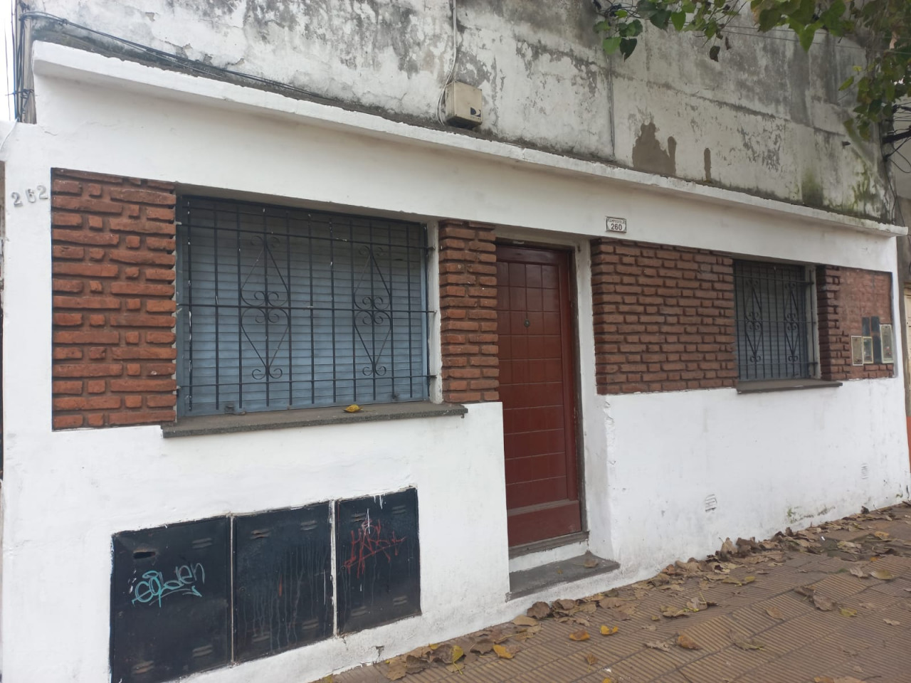 Casa con dos departamentos en venta ubicada 300 mts de la estación de Jose C. Paz