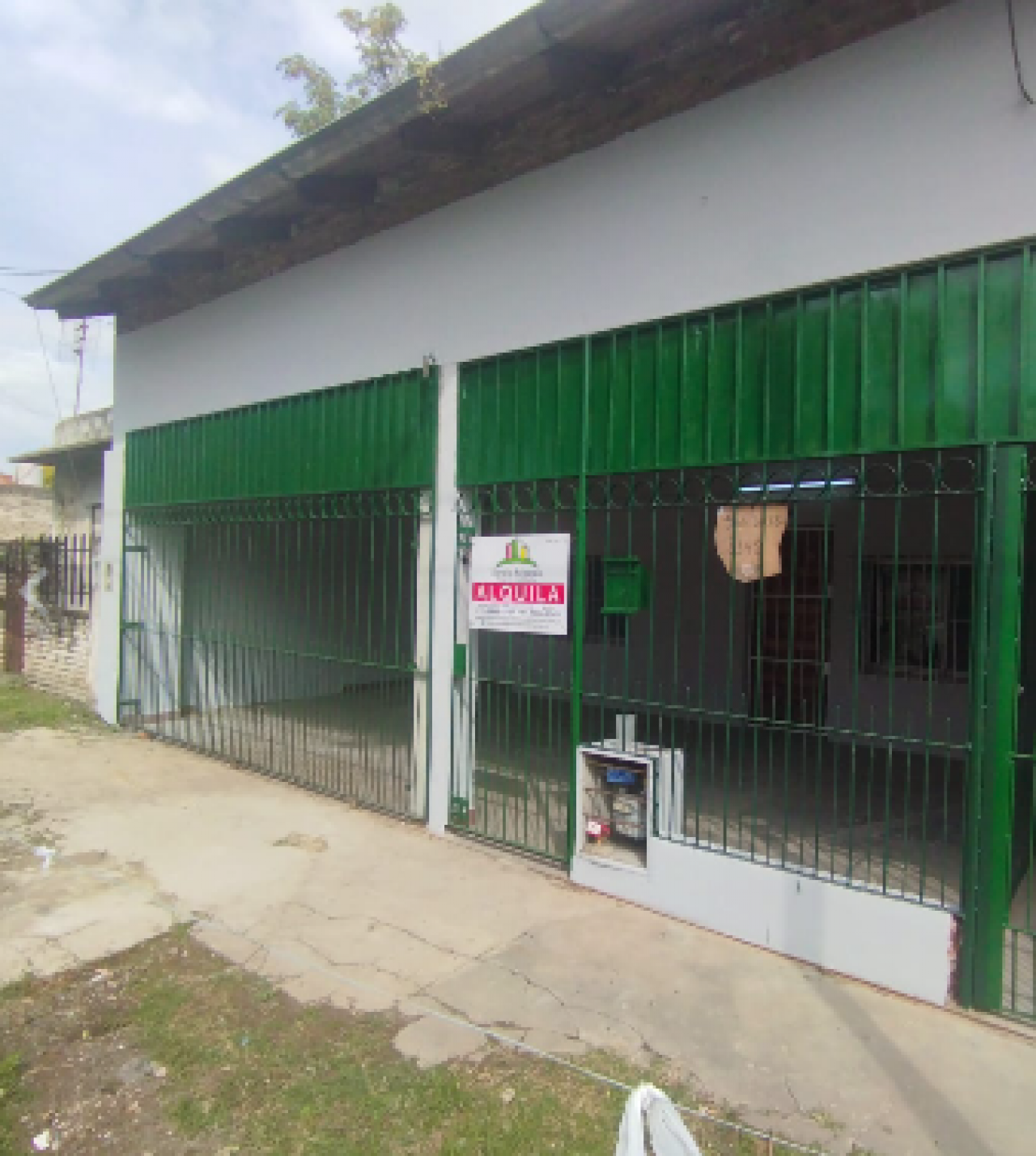Casa en PH al Frente en San Miguel – 2 Dormitorios con Entrada Vehicular