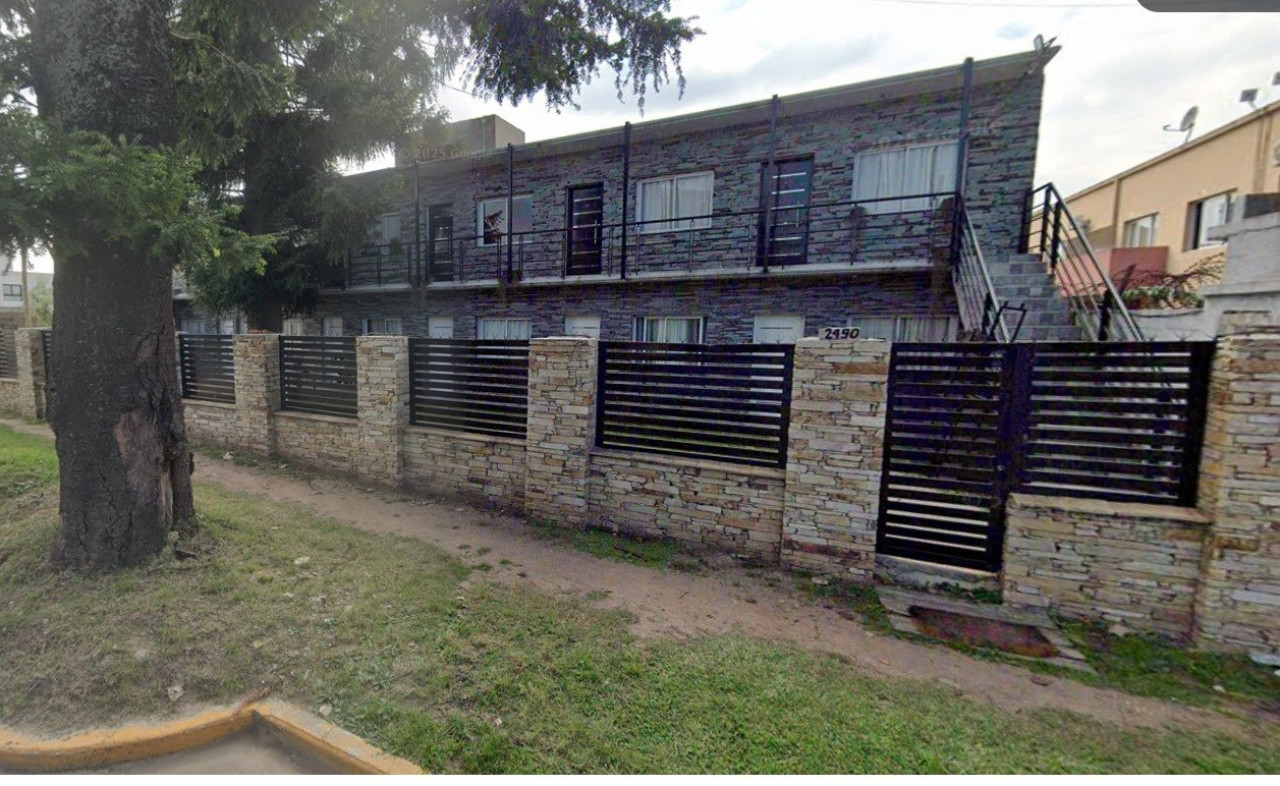 ¡Alquiler! Departamento de 2 Ambientes planta baja con balcón en complejo en San Miguel